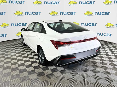 Certified 2024 Hyundai Elantra SEL FWD image 5