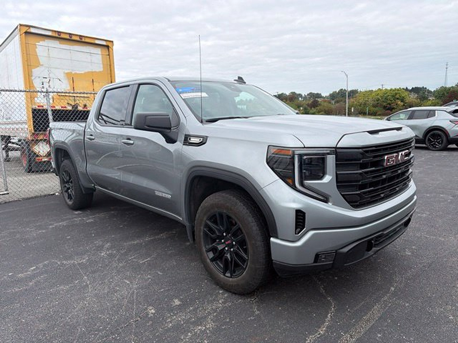 Used 2024 GMC Sierra 1500 Elevation AWD/4WD image 4