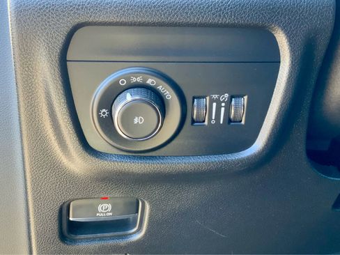 Used 2023 Jeep Grand Cherokee Limited image 48