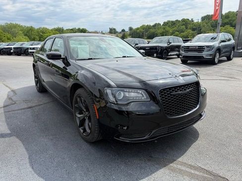 Used 2021 Chrysler 300 Touring w/ Sport Appearance Package RWD image 3