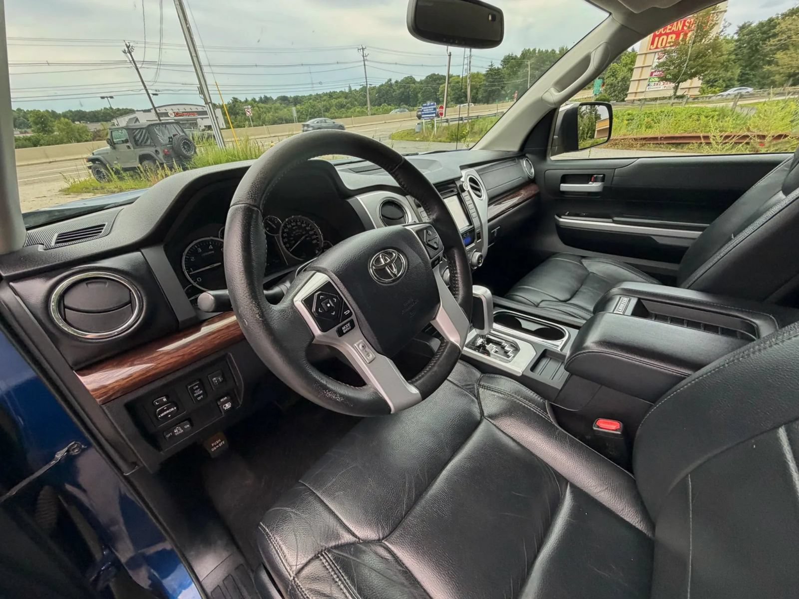 Used 2015 Toyota Tundra Limited w/ Limited Premium Package AWD/4WD image 28