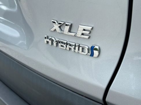 Used 2021 Toyota RAV4 XLE w/ Convenience Package AWD/4WD image 25