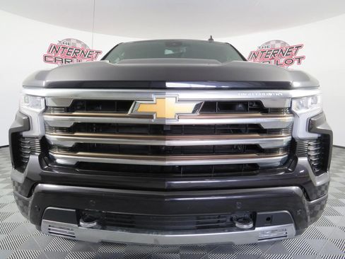 Used 2022 Chevrolet Silverado 1500 High Country w/ Z71 Off-Road Package image 2