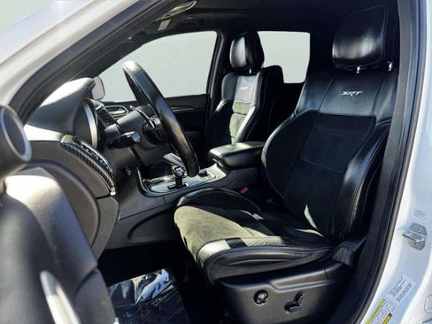 Used 2015 Jeep Grand Cherokee SRT image 19