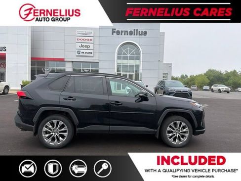 Used 2022 Toyota RAV4 XLE Premium AWD/4WD image 2