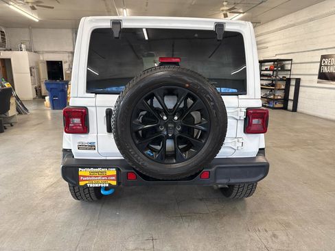 Used 2022 Jeep Wrangler Unlimited Sahara w/ Cold Weather Group AWD/4WD image 3