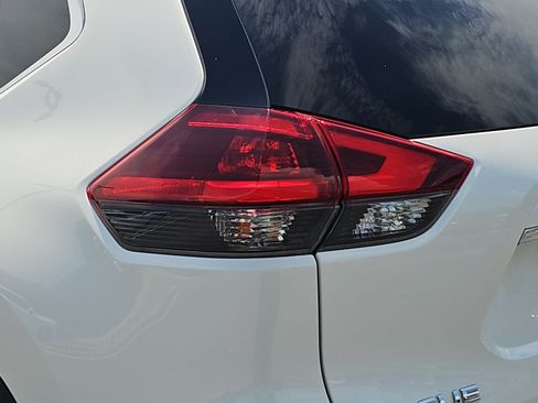 Used 2019 Nissan Rogue SV w/ Sun & Sound Touring Package FWD image 32