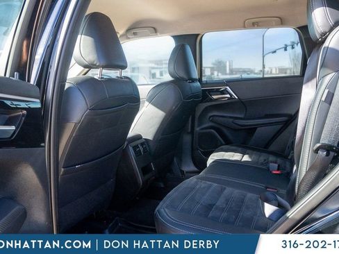 Used 2024 Mitsubishi Outlander SE Black Edition image 18