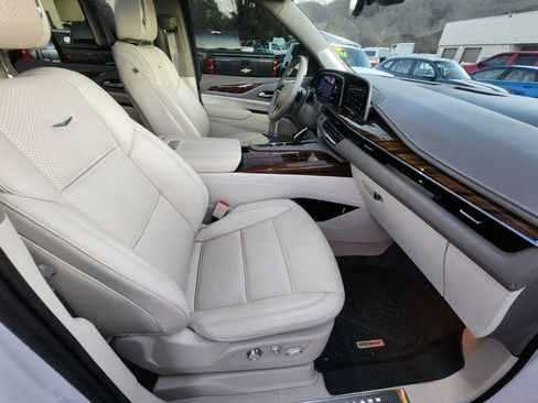 Used 2023 Cadillac Escalade Premium Luxury Platinum w/ LPO, Radiant Package AWD/4WD image 11
