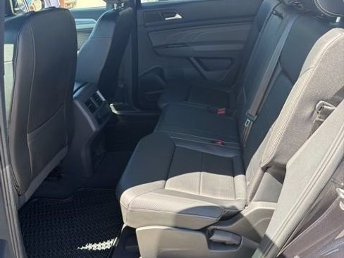 Used 2023 Volkswagen Atlas Cross Sport SE FWD image 11