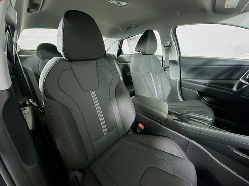 New 2026 Hyundai Elantra SE image 25