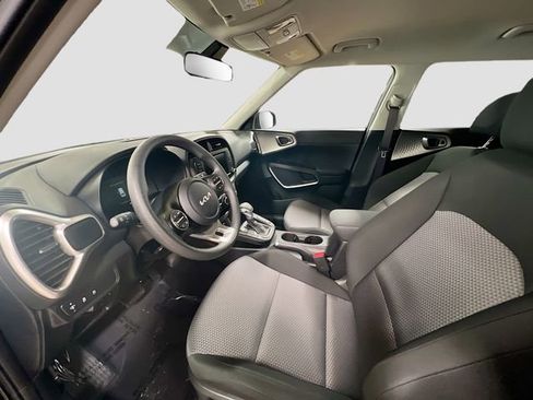 Certified 2025 Kia Soul LX image 20