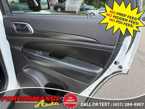 Used 2019 Jeep Grand Cherokee Laredo AWD/4WD image 26