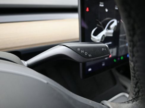 Used 2021 Tesla Model 3 Standard Range Plus image 19