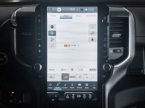 New 2026 RAM 2500 Laramie AWD/4WD image 25