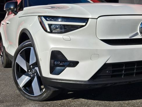 Used 2023 Volvo XC40 Recharge Ultimate image 12