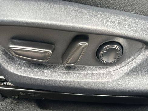 Used 2025 Toyota Camry SE image 18