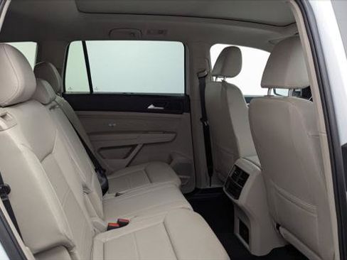 Used 2023 Volkswagen Atlas SE w/ Panoramic Sunroof Package FWD image 24