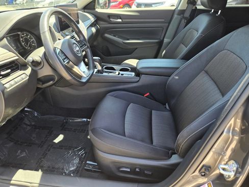 Used 2024 Nissan Altima 2.5 SV w/ SV Premium Package AWD/4WD image 11