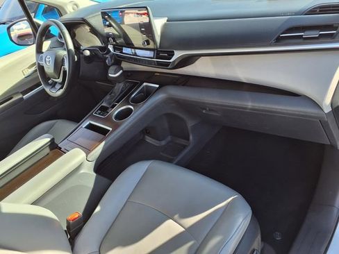 Used 2023 Toyota Sienna XLE w/ XLE Plus Package image 23