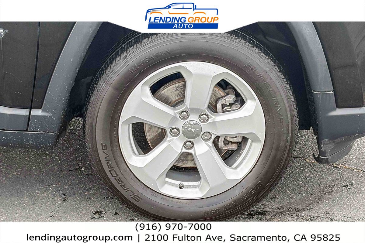 Used 2018 Jeep Compass Latitude w/ Popular Equipment Group FWD image 9