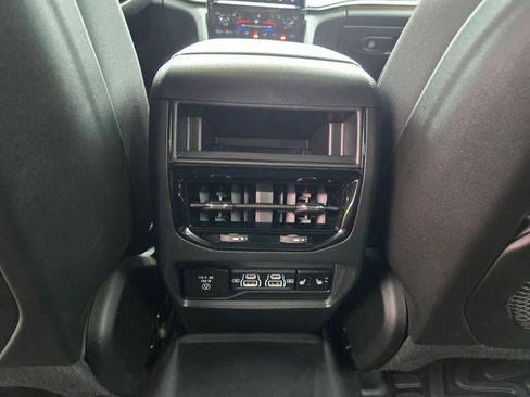 Used 2025 Jeep Grand Cherokee Limited AWD/4WD image 36