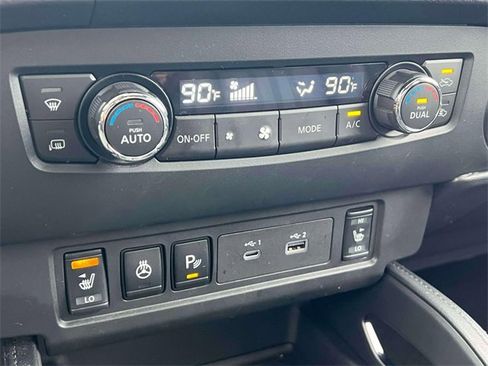 Used 2022 Nissan Frontier PRO-4X w/ Pro-4X Premium Package image 30