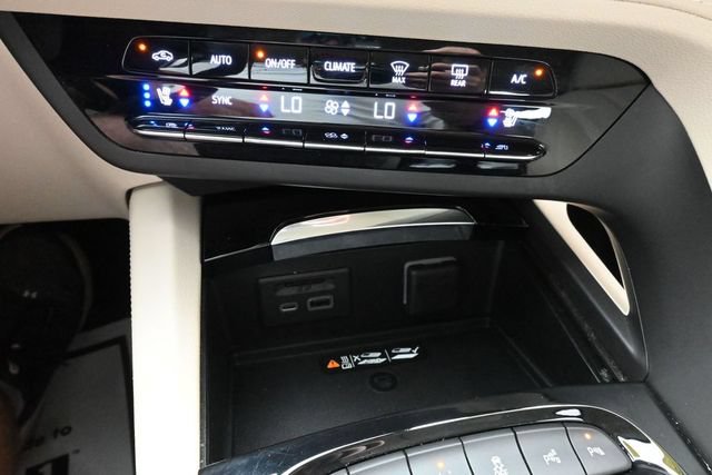 Used 2023 Buick Envision Avenir FWD image 39