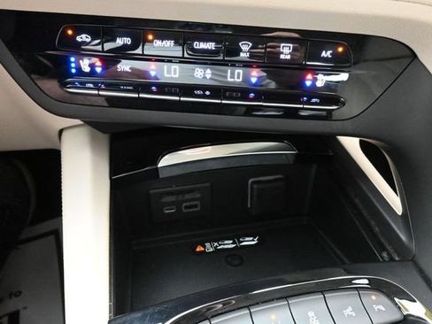 Used 2023 Buick Envision Avenir FWD image 39