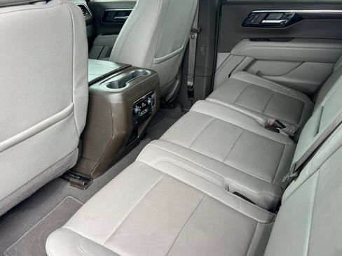 Used 2025 Chevrolet Suburban LT AWD/4WD image 6