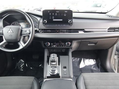 Used 2024 Mitsubishi Outlander SE image 44