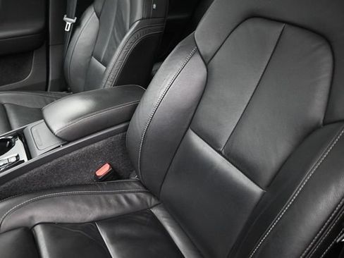 Used 2023 Volvo XC40 B4 Ultimate FWD image 17