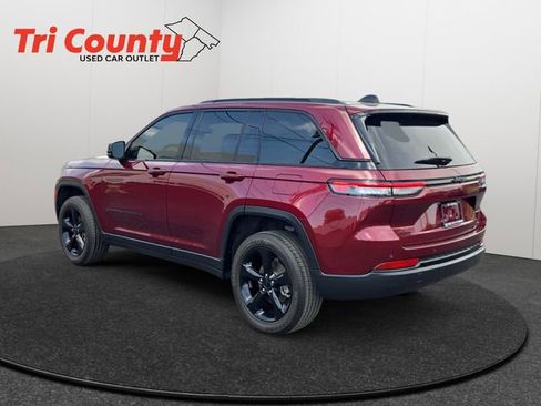 Used 2023 Jeep Grand Cherokee Altitude AWD/4WD image 6