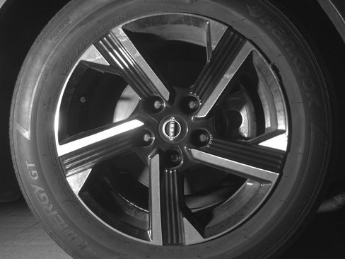 Used 2025 Nissan Sentra SV image 12