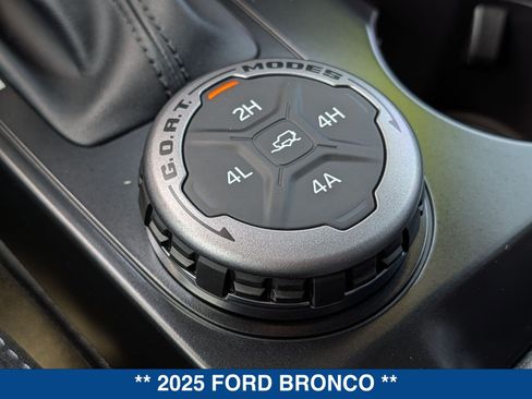 Used 2025 Ford Bronco Badlands AWD/4WD image 48