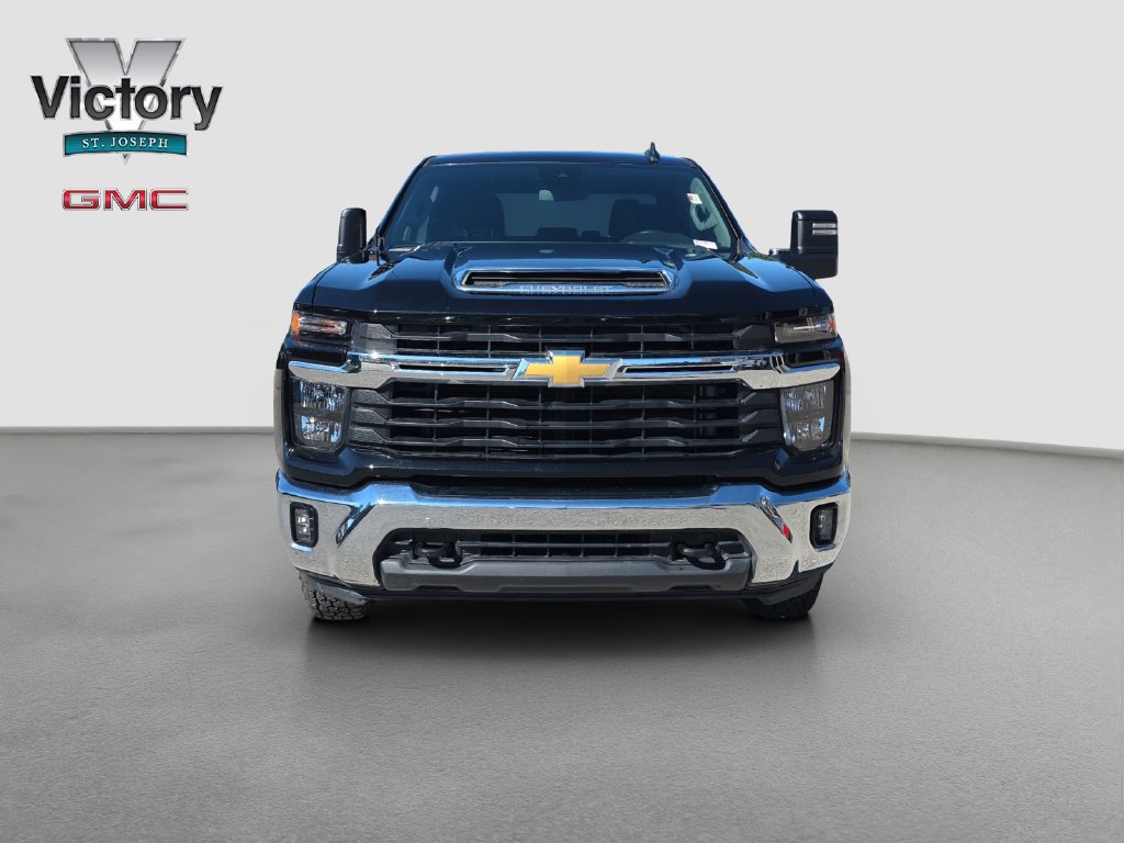 Used 2025 Chevrolet Silverado 2500 LT w/ Convenience Package AWD/4WD image 2