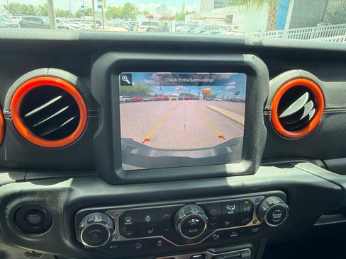 Used 2020 Jeep Gladiator Overland AWD/4WD image 21