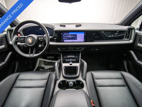 Used 2025 Porsche Cayenne AWD/4WD image 10