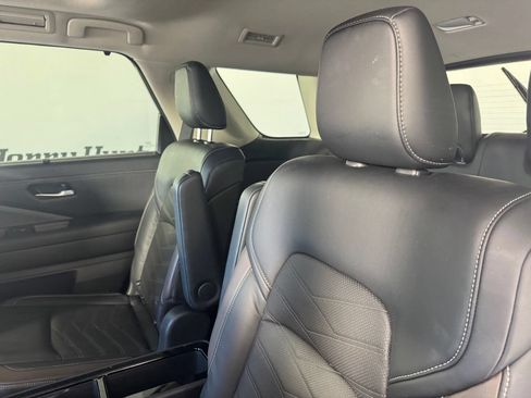 Used 2023 Nissan Pathfinder Platinum AWD/4WD image 11