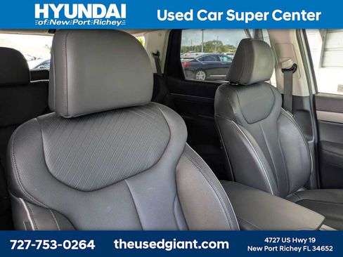 Used 2024 Hyundai Palisade SEL FWD image 6