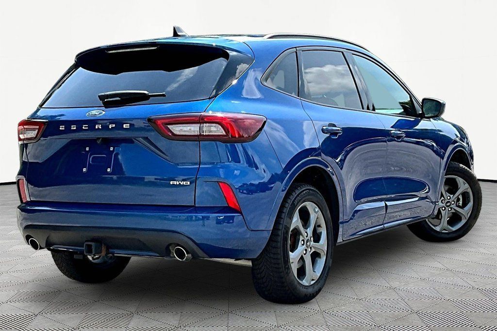 Used 2023 Ford Escape ST-Line Select w/ Class II Trailer Tow Package AWD/4WD image 7