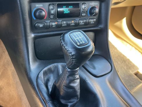 Used 2001 Chevrolet Corvette Convertible w/ Preferred Equipment Group2 RWD image 24