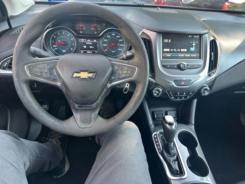 Used 2017 Chevrolet Cruze LT image 8