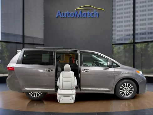 Used 2019 Toyota Sienna XLE w/ XLE Navigation Package FWD image 15