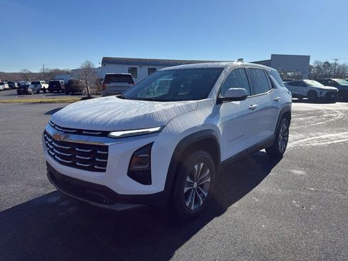 New 2026 Chevrolet Equinox LT w/ Convenience Package II image 2