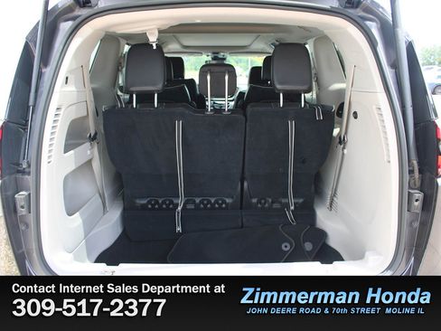 Used 2023 Chrysler Pacifica Limited FWD image 6
