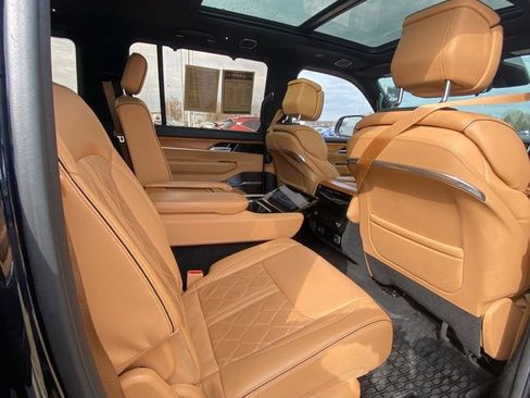 Used 2022 Jeep Grand Wagoneer Series III image 29