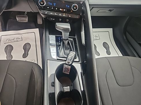 Used 2023 Hyundai Elantra SEL w/ Convenience Package image 14