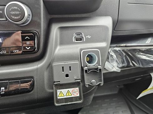 New 2025 RAM ProMaster 1500 w/ Quick Order Package 22G SLT image 13