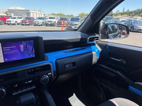 Used 2025 Toyota Tacoma TRD Off-Road AWD/4WD image 35